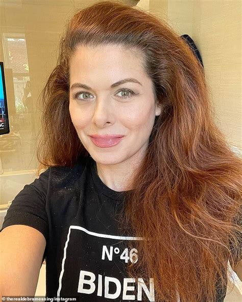 Debra Messing, 52, leaves little to the imagination as。